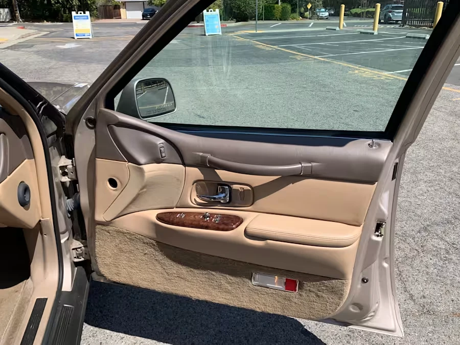 1997 Lincoln Town Car - Image 24 of 31