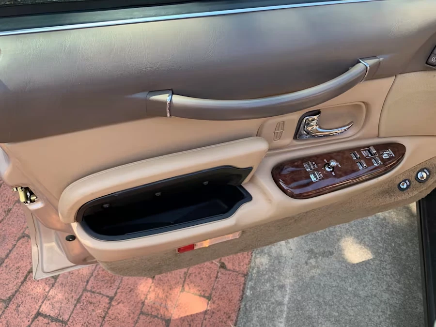 1997 Lincoln Town Car - Image 28 of 31