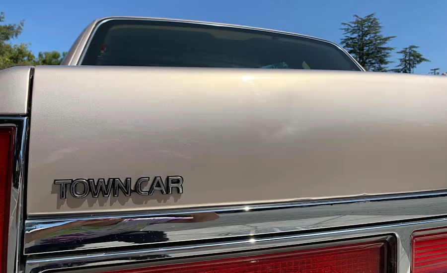 1997 Lincoln Town Car - Image 12 of 31