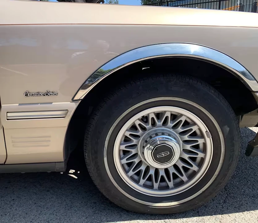 1997 Lincoln Town Car - Image 14 of 31