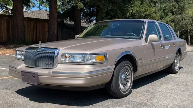 1997 Lincoln Town Car Executive Series