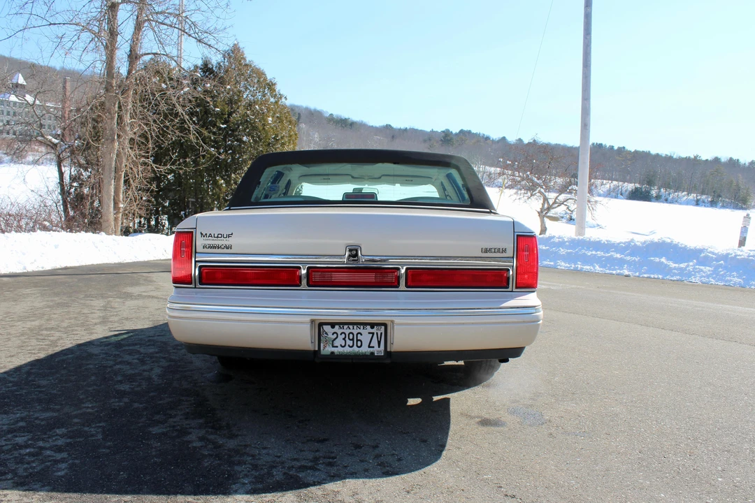 1997 Lincoln Town Car - Image 16 of 31