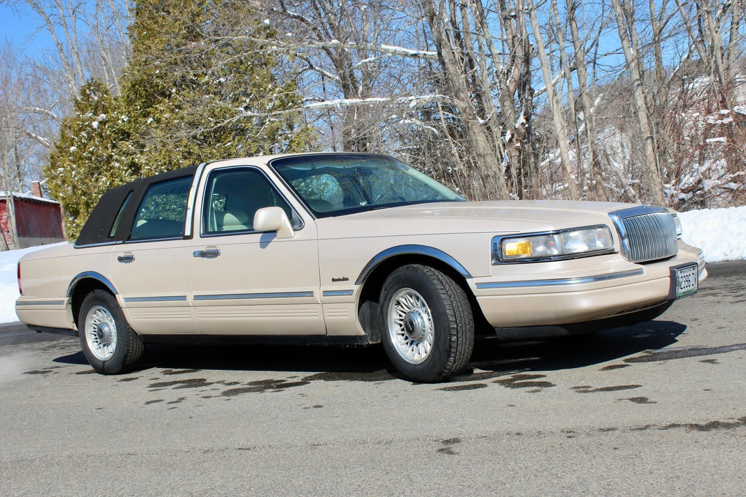 1997 Lincoln Town Car - Image 19 of 31