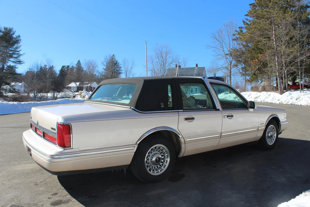 1997 Lincoln Town Car - Image 18 of 31