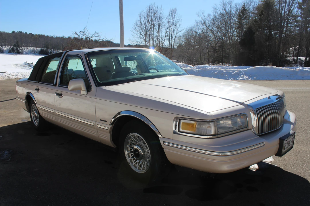 1997 Lincoln Town Car - Image 20 of 31