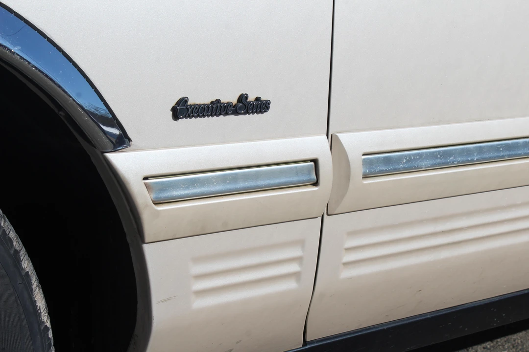 1997 Lincoln Town Car - Image 24 of 31