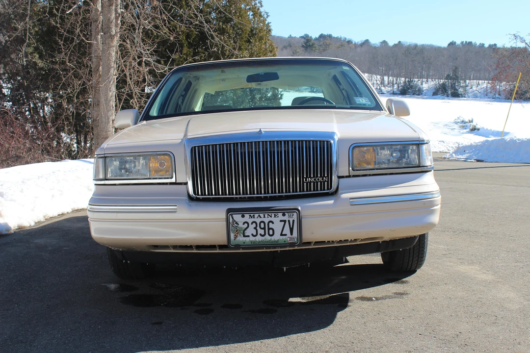 1997 Lincoln Town Car - Image 7 of 31