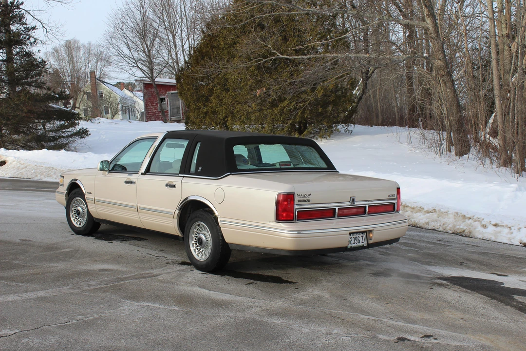 1997 Lincoln Town Car - Image 14 of 31