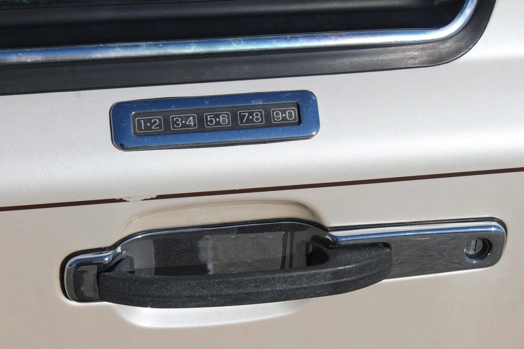 1997 Lincoln Town Car - Image 27 of 31