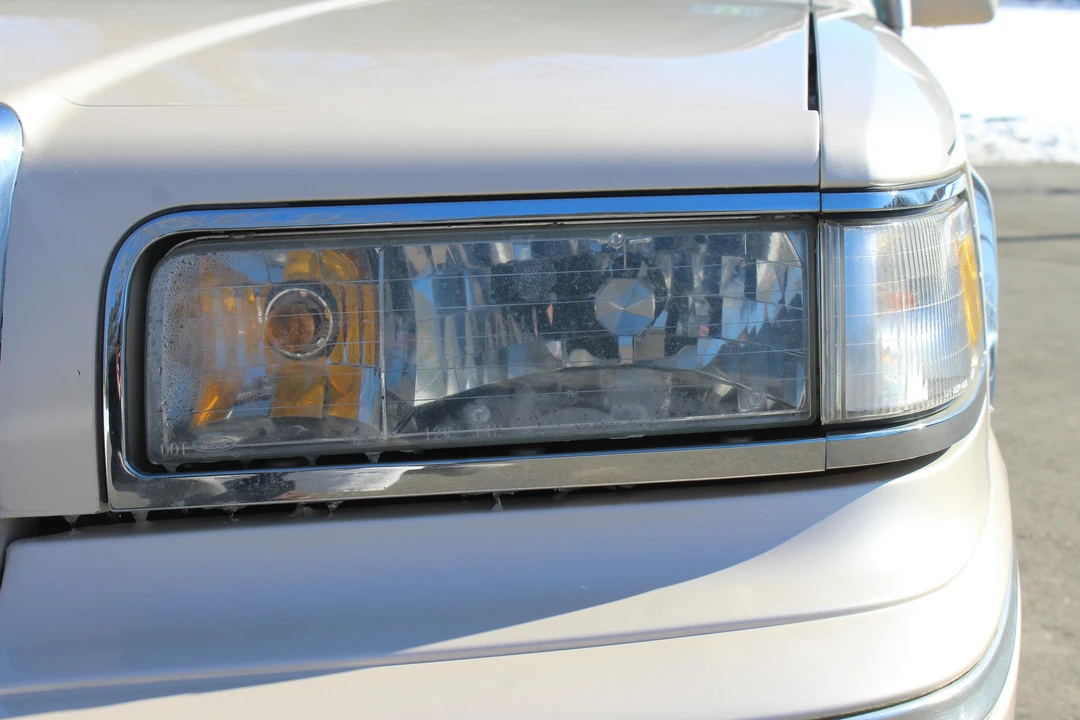 1997 Lincoln Town Car - Image 23 of 31