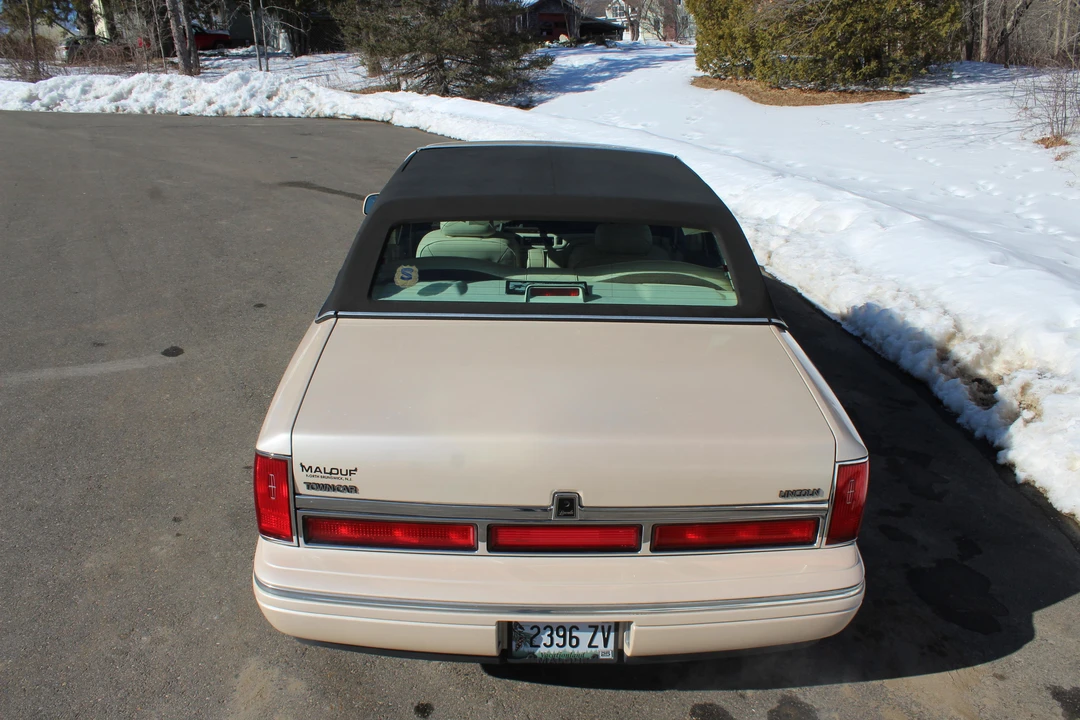 1997 Lincoln Town Car - Image 15 of 31
