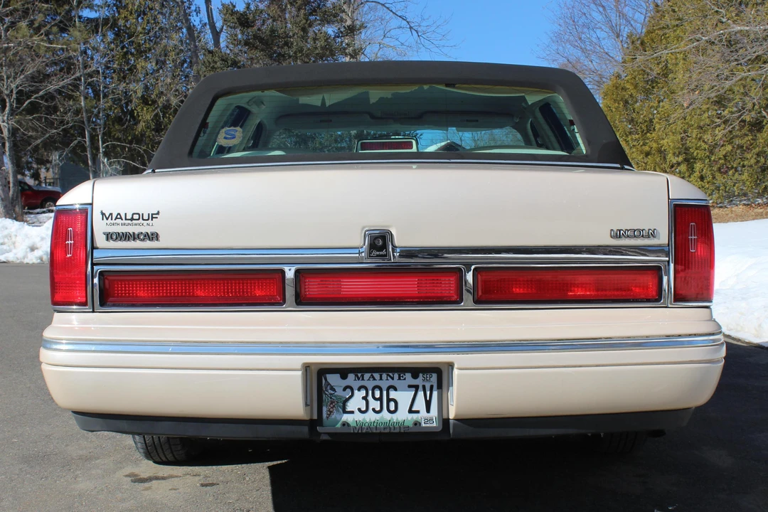 1997 Lincoln Town Car - Image 5 of 31