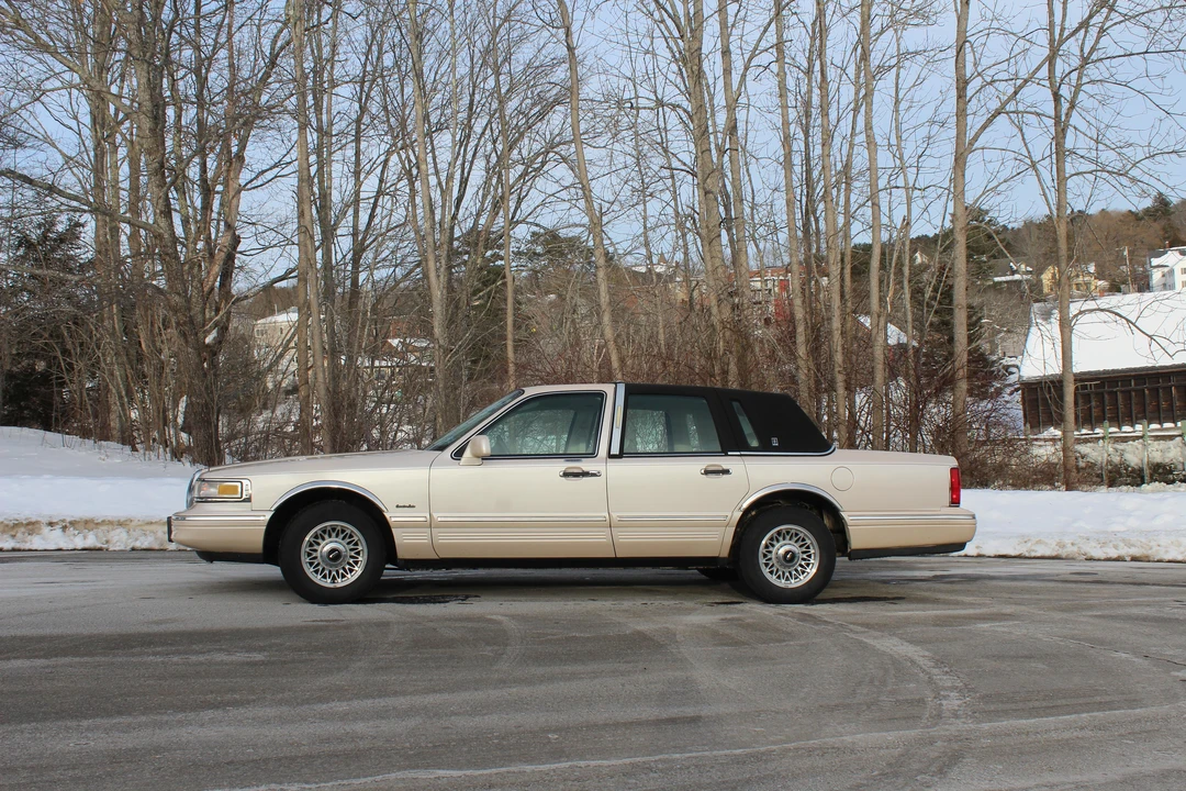 1997 Lincoln Town Car - Image 11 of 31