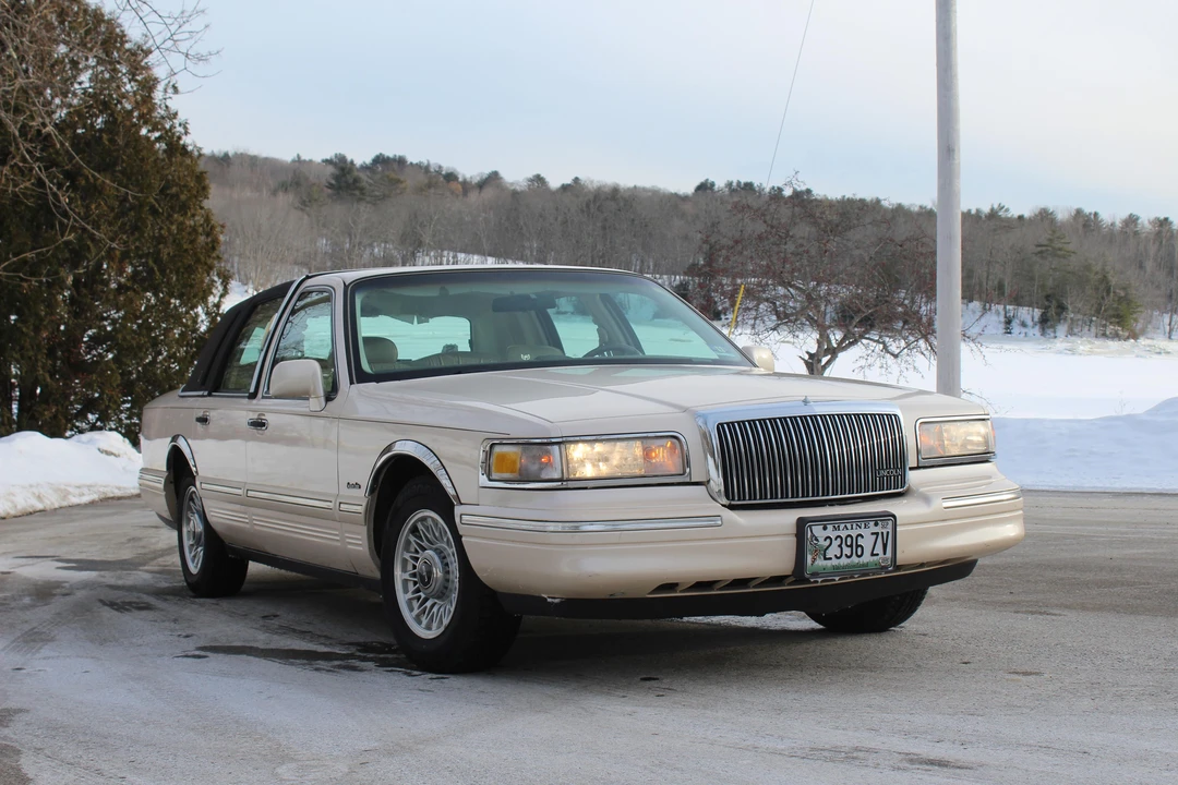 1997 Lincoln Town Car - Image 21 of 31