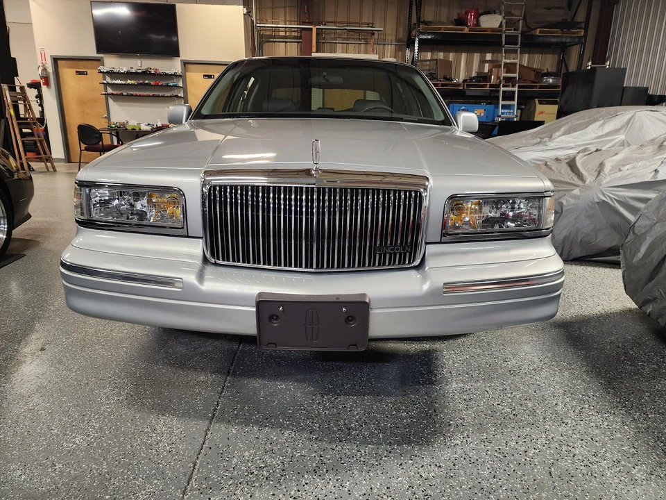 1997 Lincoln Town Car - Image 26 of 31