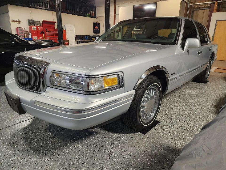 1997 Lincoln Town Car - Image 27 of 31