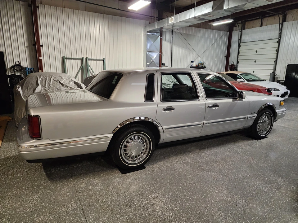 1997 Lincoln Town Car - Image 30 of 31