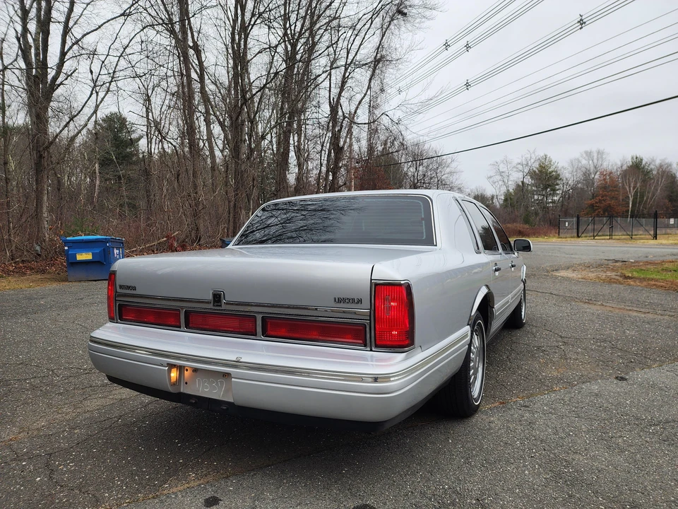 1997 Lincoln Town Car - Image 18 of 31