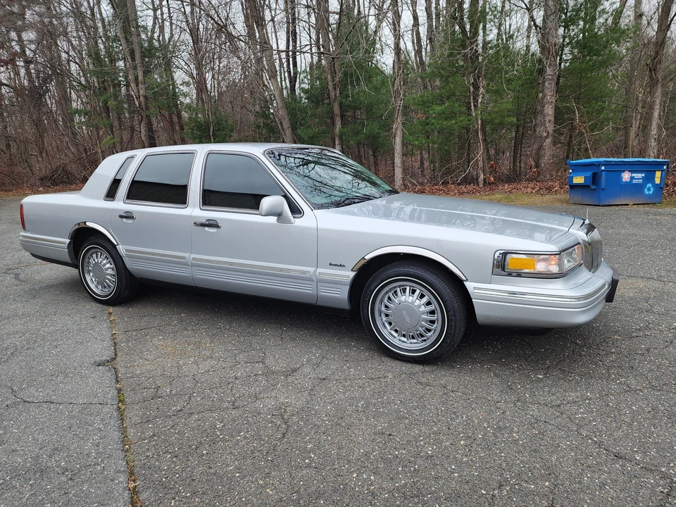 1997 Lincoln Town Car - Image 23 of 31