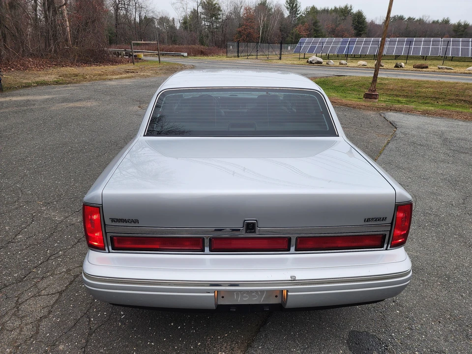 1997 Lincoln Town Car - Image 17 of 31