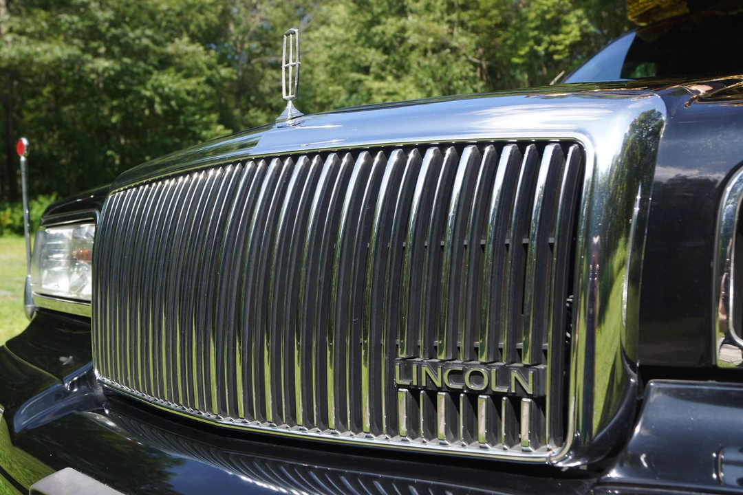 1997 Lincoln Town Car - Image 26 of 31