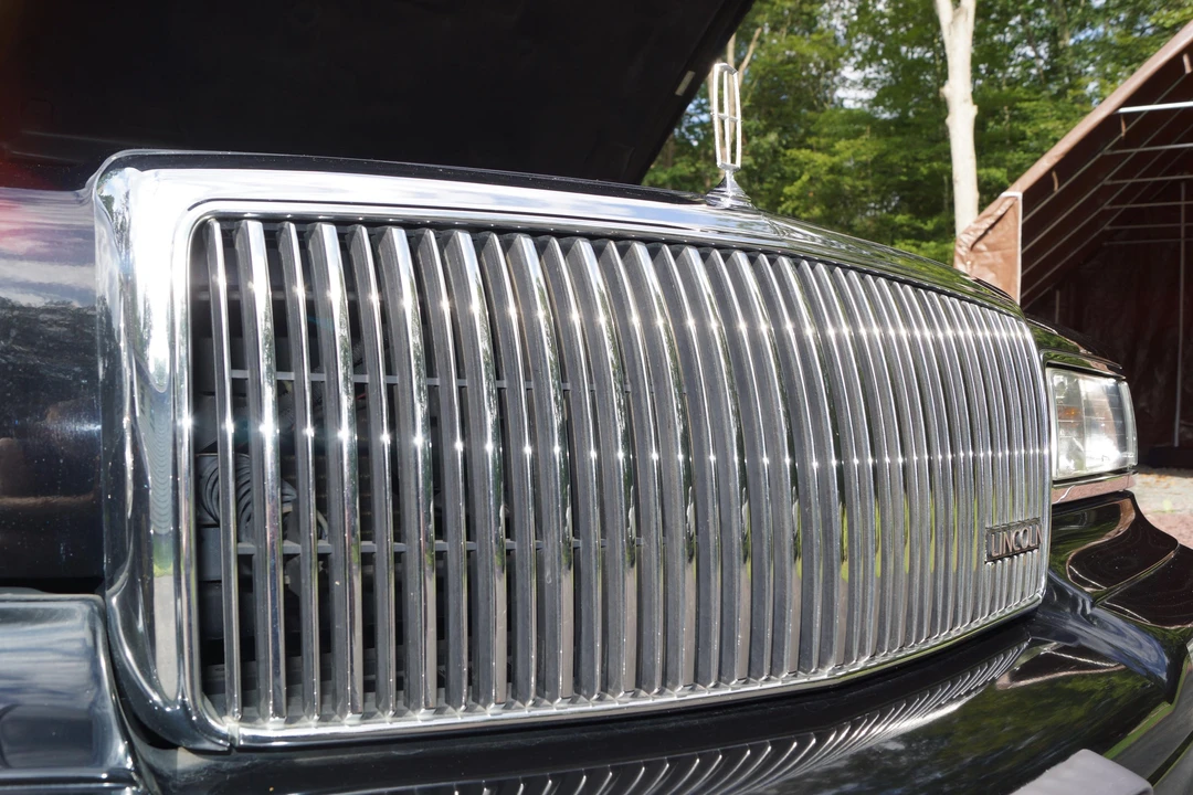 1997 Lincoln Town Car - Image 25 of 31