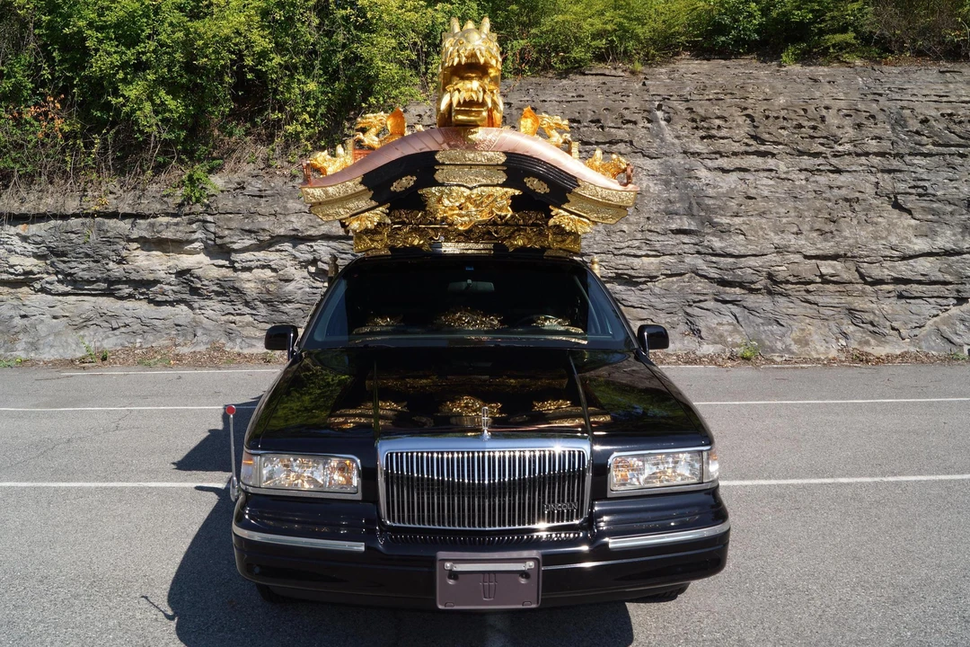 1997 Lincoln Town Car - Image 2 of 31