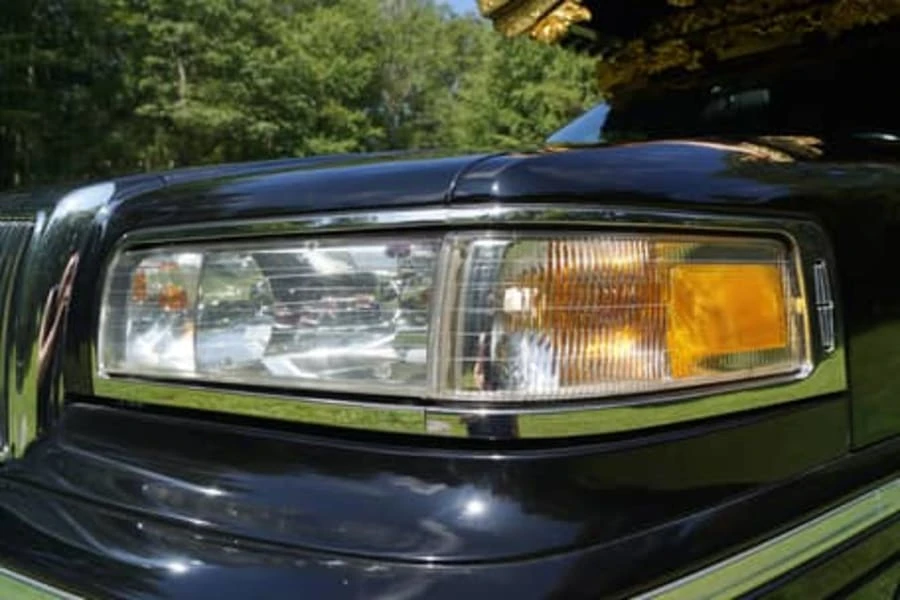 1997 Lincoln Town Car - Image 19 of 31