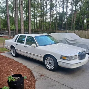 1997 Lincoln Town Car Executive Series
