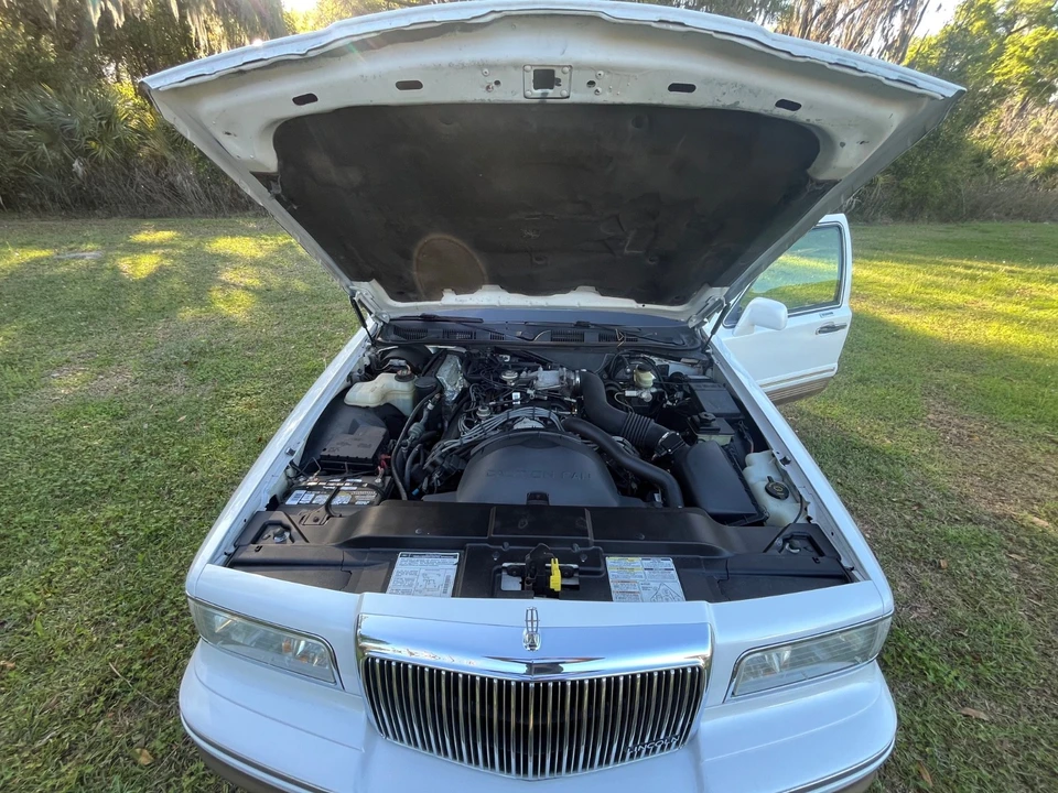1997 Lincoln Town Car - Image 14 of 20