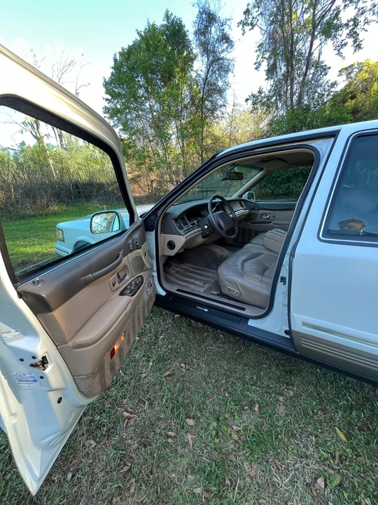 1997 Lincoln Town Car - Image 11 of 20