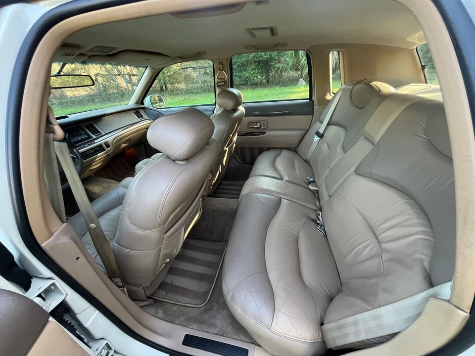 1997 Lincoln Town Car - Image 9 of 20