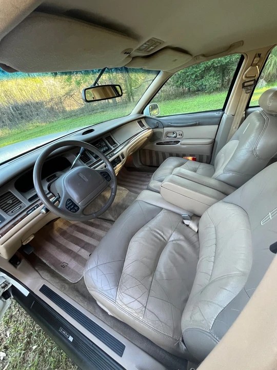 1997 Lincoln Town Car - Image 12 of 20