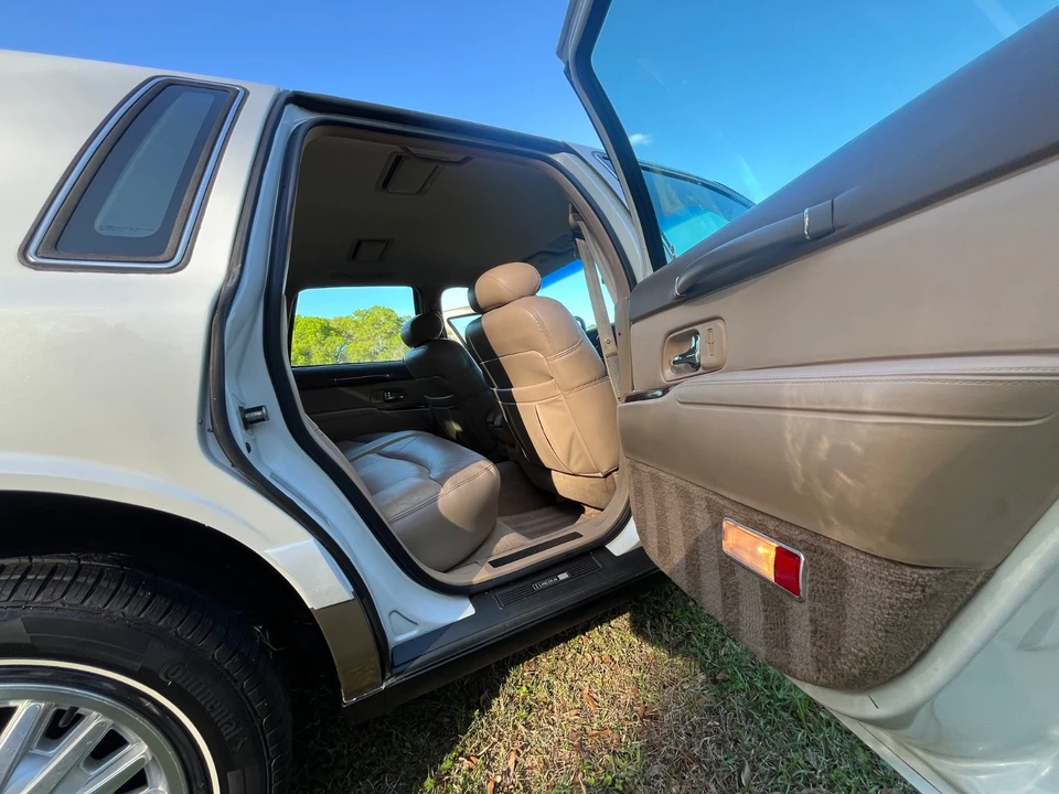 1997 Lincoln Town Car - Image 18 of 20