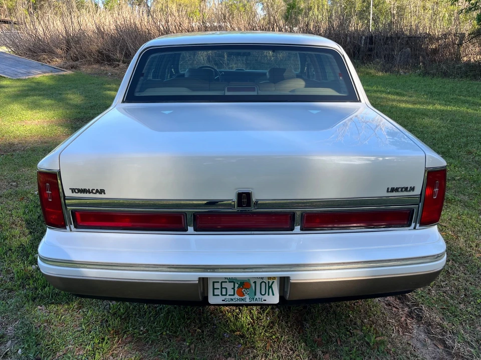 1997 Lincoln Town Car - Image 7 of 20