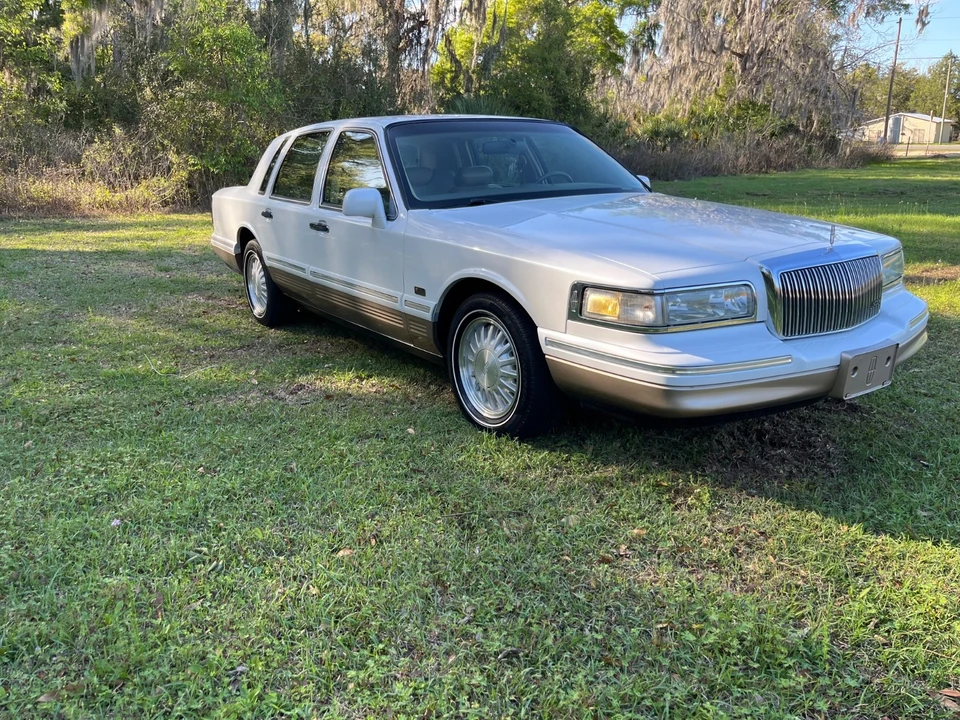 1997 Lincoln Town Car - Image 3 of 20
