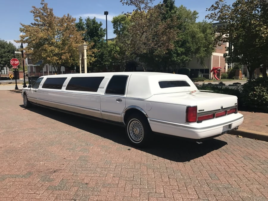 1997 Lincoln Town Car - Image 3 of 9