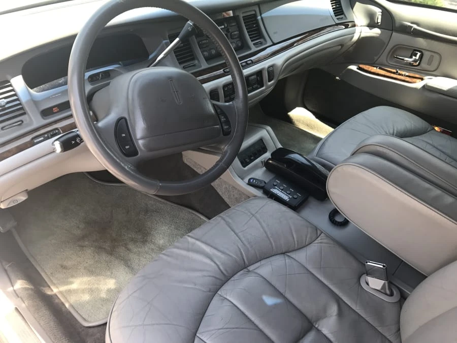 1997 Lincoln Town Car - Image 4 of 9