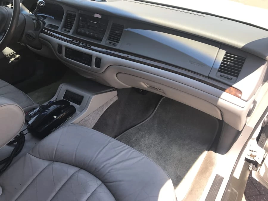 1997 Lincoln Town Car - Image 5 of 9