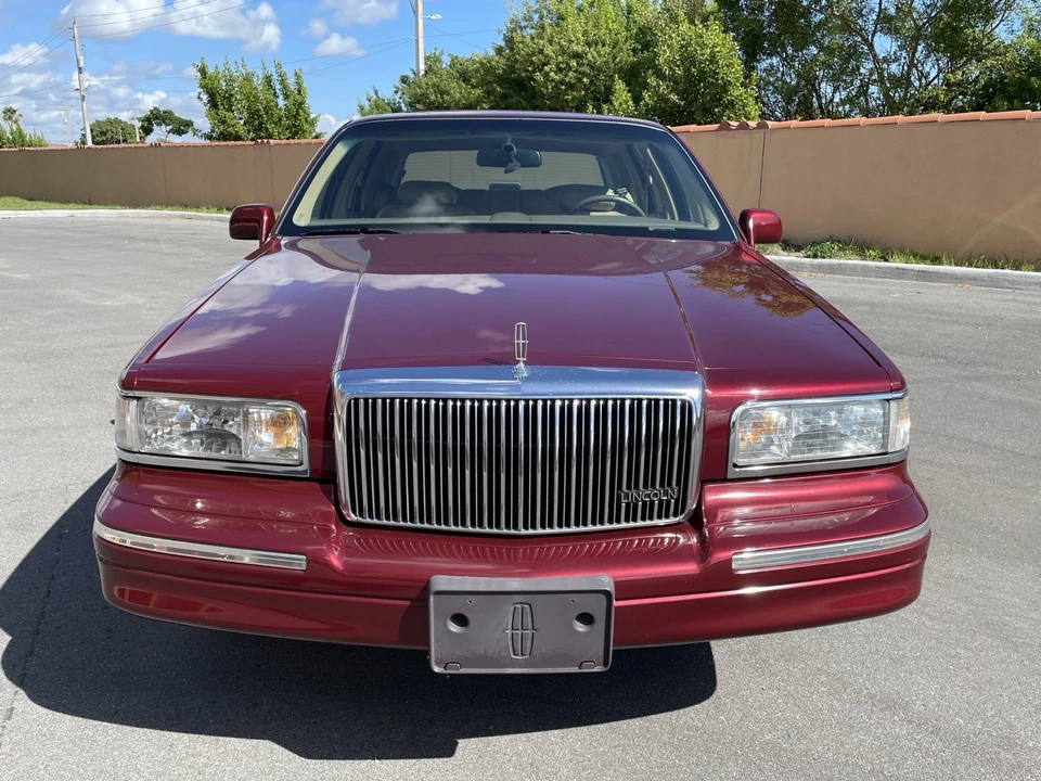 1997 Lincoln Town Car - Image 12 of 21