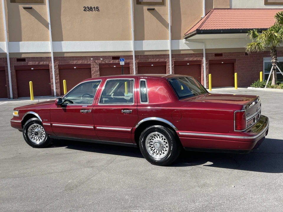 1997 Lincoln Town Car - Image 5 of 21