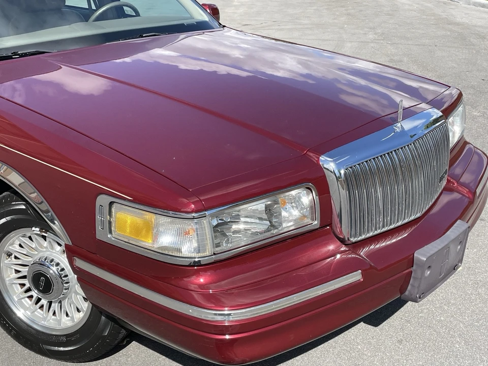 1997 Lincoln Town Car - Image 17 of 21