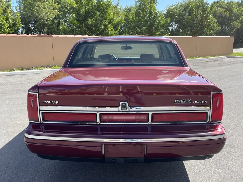 1997 Lincoln Town Car - Image 13 of 21