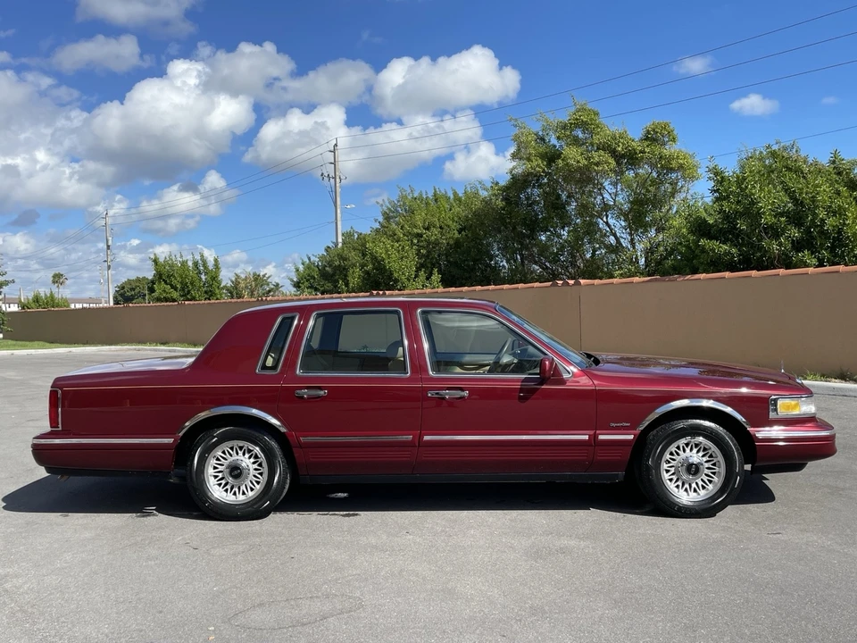 1997 Lincoln Town Car - Image 7 of 21