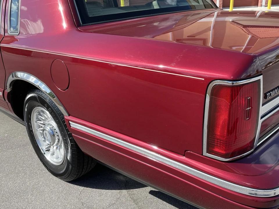 1997 Lincoln Town Car - Image 14 of 21