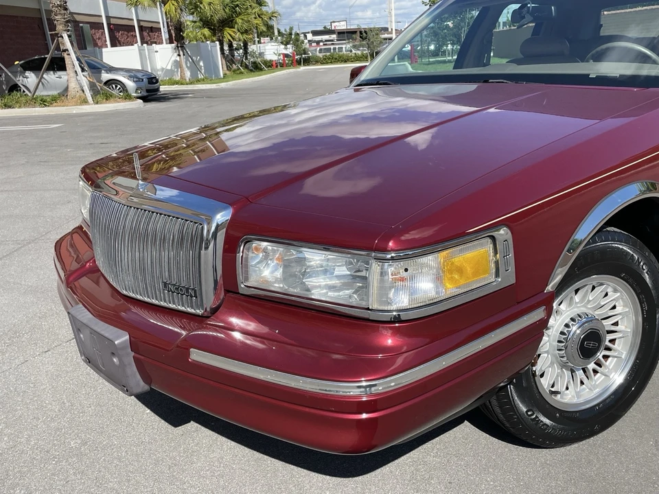 1997 Lincoln Town Car - Image 18 of 21