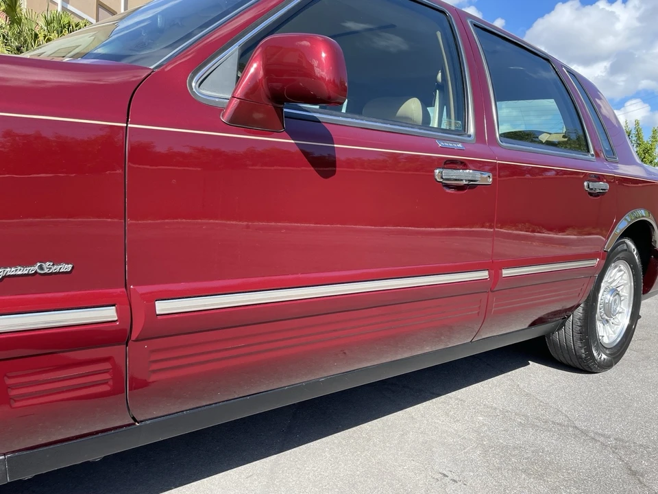 1997 Lincoln Town Car - Image 16 of 21
