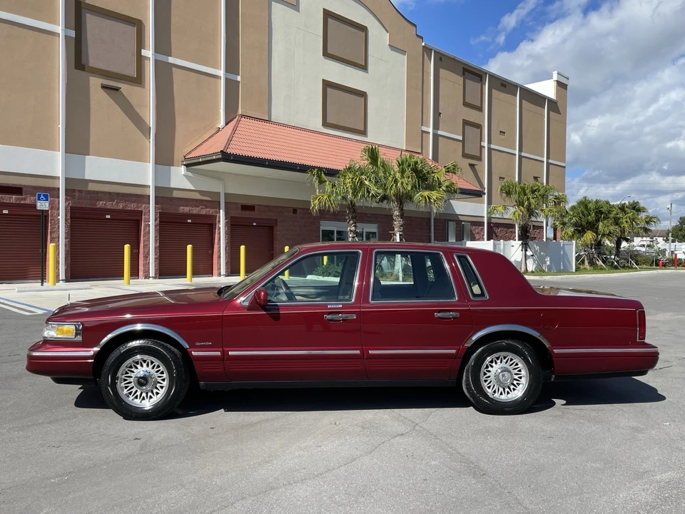1997 Lincoln Town Car - Image 6 of 21