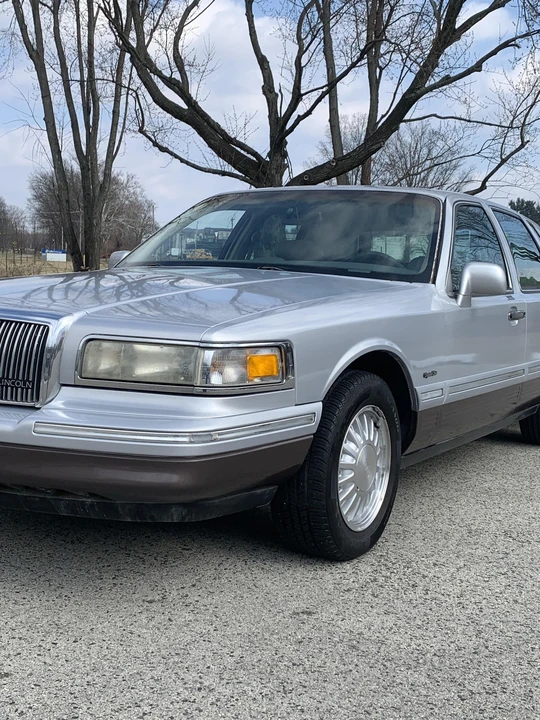 1997 Lincoln Town Car - Image 10 of 12