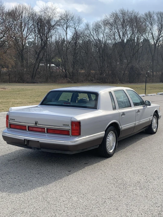 1997 Lincoln Town Car - Image 3 of 12